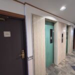 エレベーター隣の部屋にはご注意…